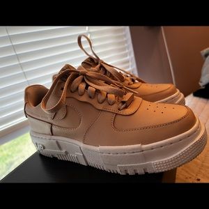 Nikes Air Force 1 pixel